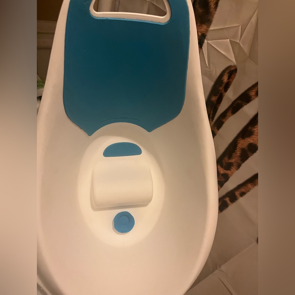 Infant bathtub
